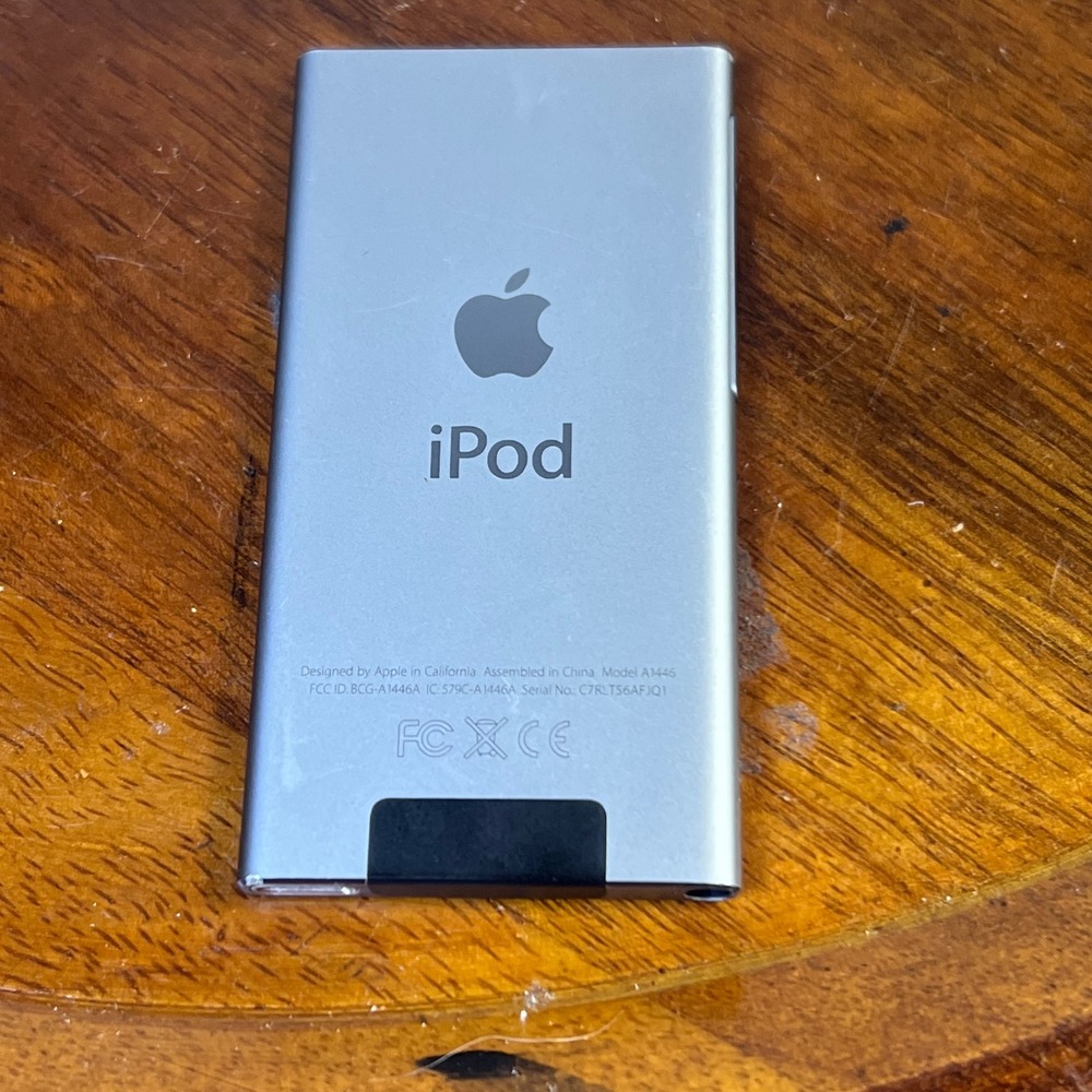 Apple iPod Nano 7th Generation 16GB Silver Model A1446 MP3 Player Bluetooth